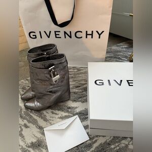 Givenchy shark lock ankle boot in metallized leather size 40
